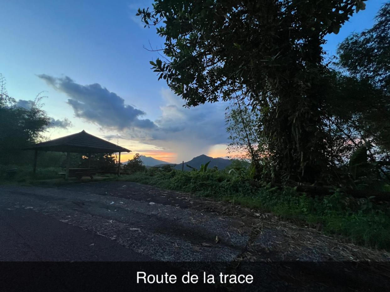 Le Ketmie Nature Et Decouverte Fond-Saint-Denis Bagian luar foto